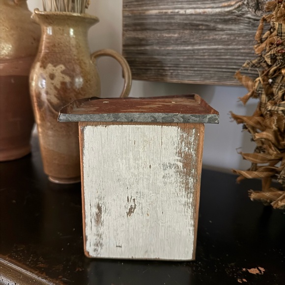 Vintage Rustic Chippy Metal Top Stand Architectural Salvage - Picture 1 of 8